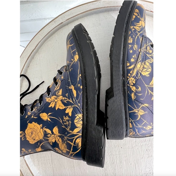 ROGUE & WOLF Royal Rose Romance Vegan Leather Lace Up Boots - 39/ U.S. 7.5 - Picture 8 of 12